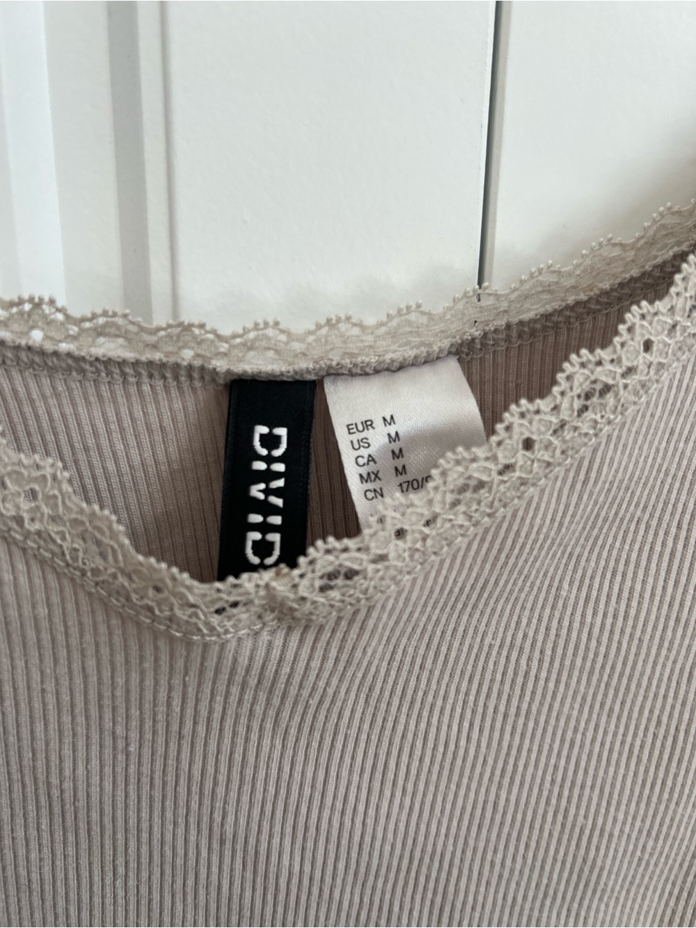 H&M Divided Tank - Picture 3 of 4
